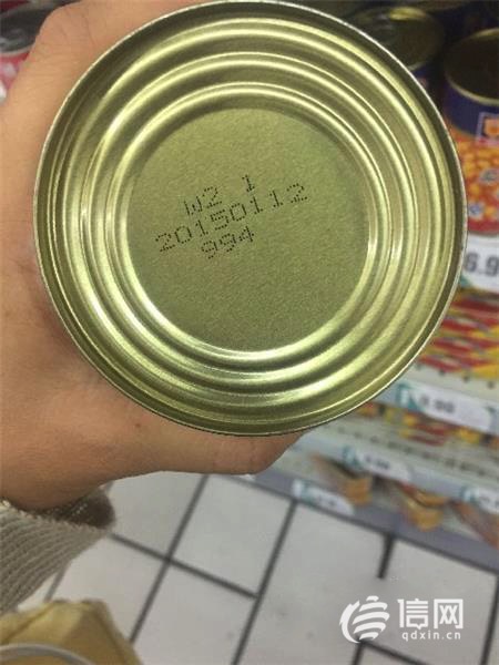 信网现场查看过罐头的生产日期均为2015年1月12日