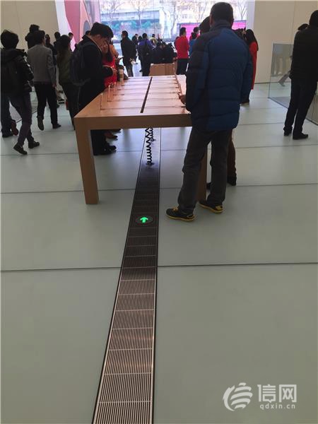 全世界Apple Store零售店中最大的玻璃廊桥