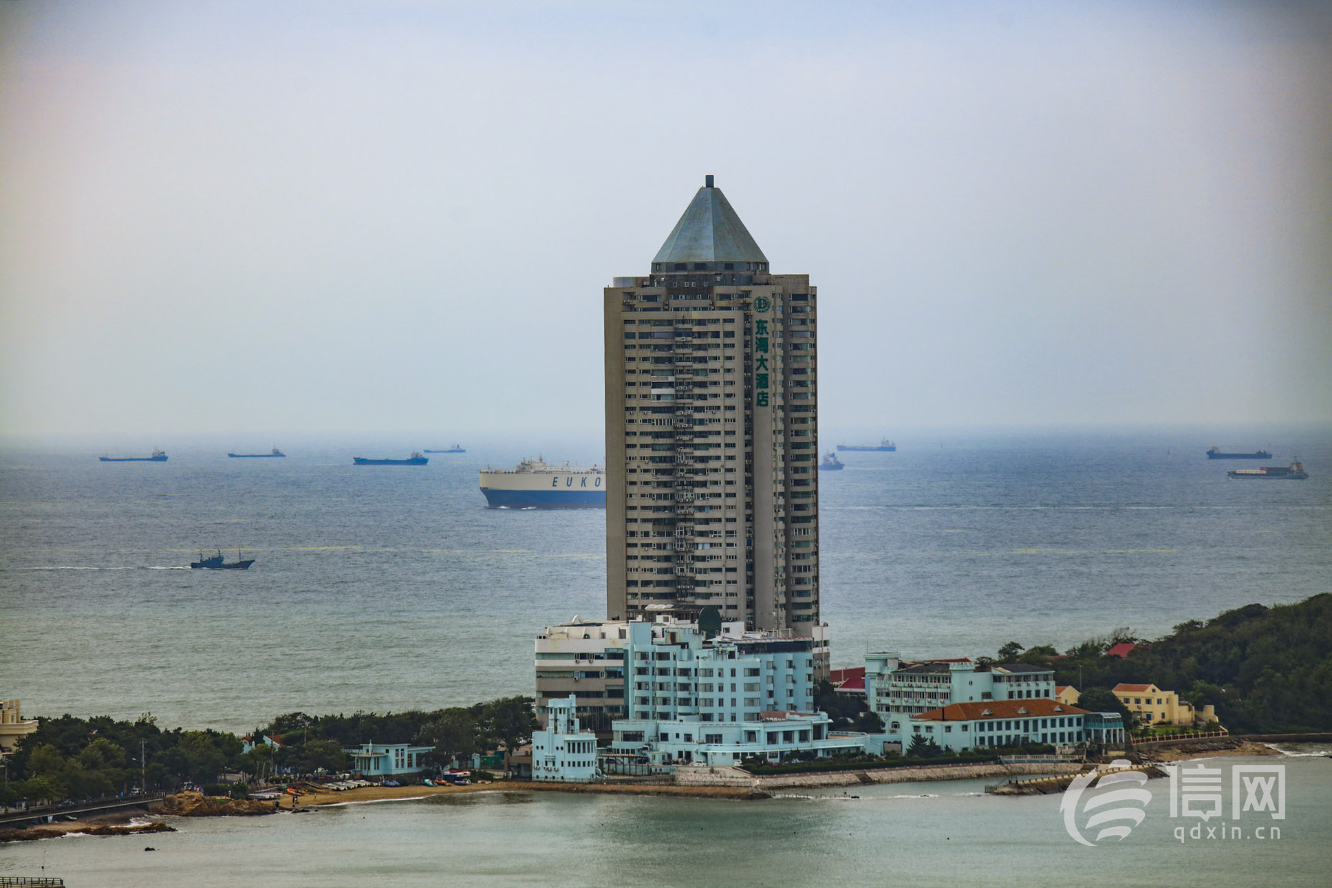 臺風來臨前的青島 云層厚重如疊巒叢障