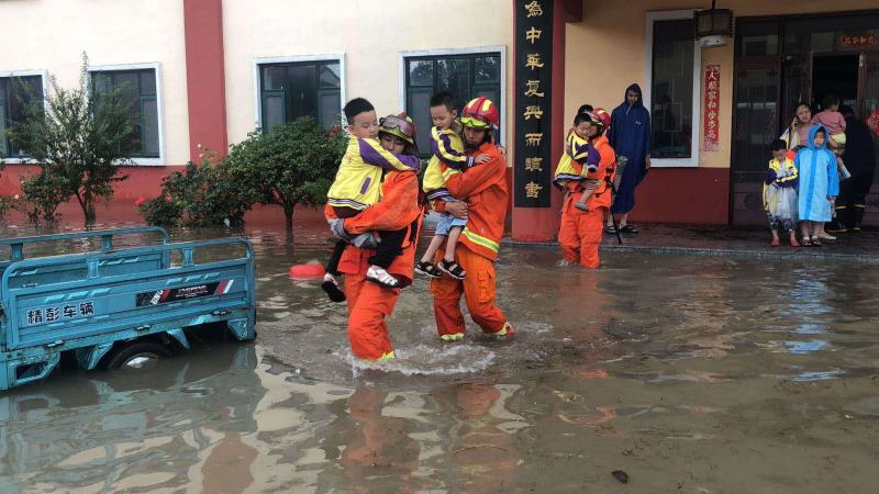 台风“巴威”来袭 即墨各方力量抢险救灾守护家园