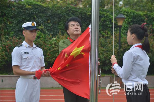 |与“新”相约 乘风破浪 筑“梦”起航——青岛市实验小学“弘扬抗战精神 传承红色基因”同升国旗同唱国歌