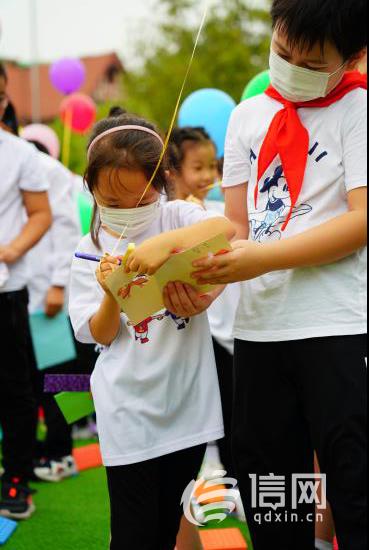 |与“新”相约 乘风破浪 筑“梦”起航——青岛市实验小学“弘扬抗战精神 传承红色基因”同升国旗同唱国歌