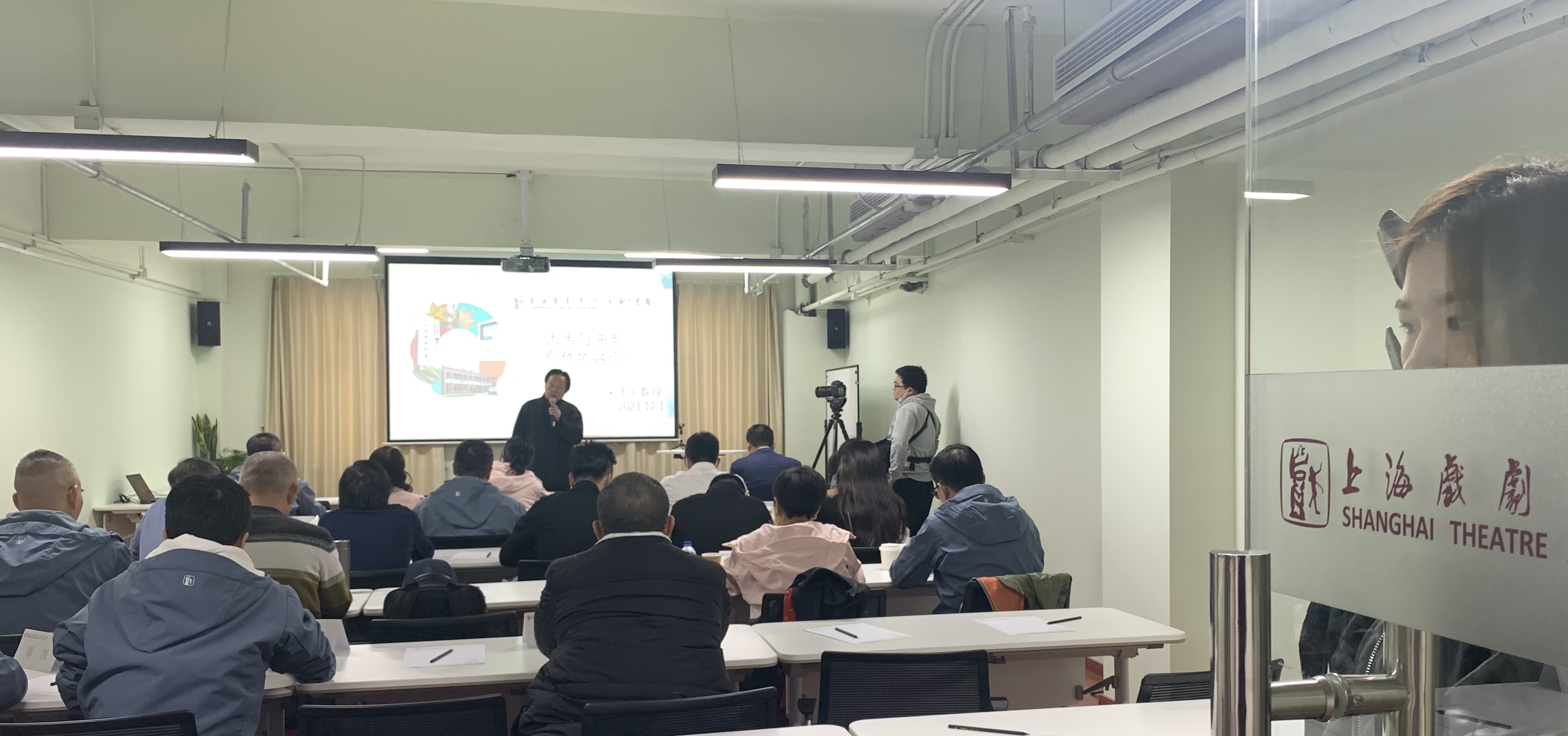 献礼上海戏剧学院76周年校庆——著名画家梁连生先生美术作品汇报展在上戏举办