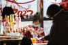 春节期间，青岛年味十足，舞狮子、剪年画等各种民俗系列活动，吸引了不少市民现场参与感受。图片来源：视觉中国