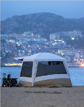 海水浴场沙滩帐篷