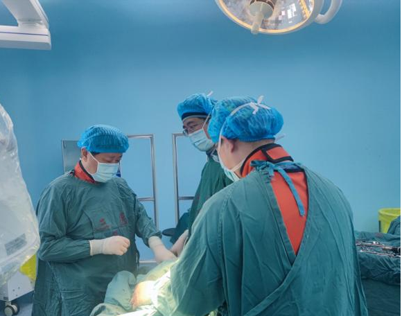 无影灯中间是什么【国庆我在岗】别样的7天假期！坚守的背后是披星戴月的守护_https://www.jmylbn.com_新闻资讯_第1张