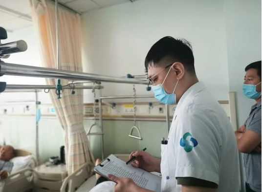 无影灯中间是什么【国庆我在岗】别样的7天假期！坚守的背后是披星戴月的守护_https://www.jmylbn.com_新闻资讯_第2张