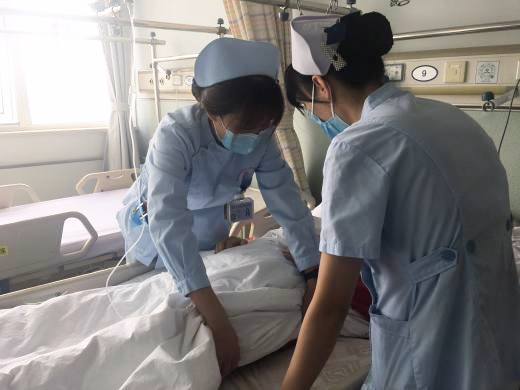 无影灯中间是什么【国庆我在岗】别样的7天假期！坚守的背后是披星戴月的守护_https://www.jmylbn.com_新闻资讯_第3张