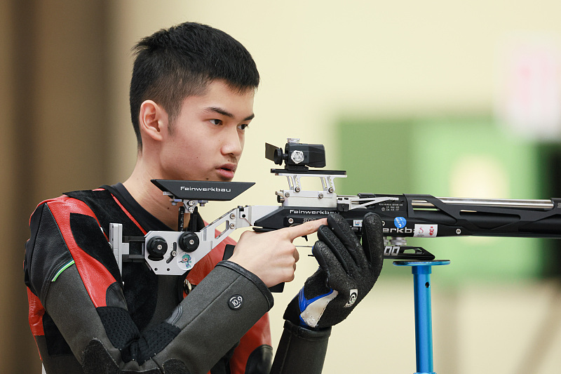 打破世界纪录 盛李豪夺得亚运会射击男子10米气步枪金牌