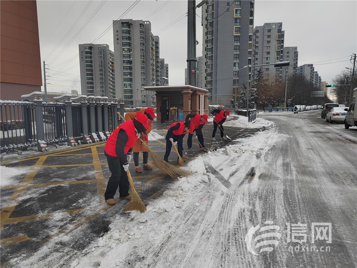 青島市北區(qū)各級文明單位打頭陣當(dāng)先鋒 清雪保暢通