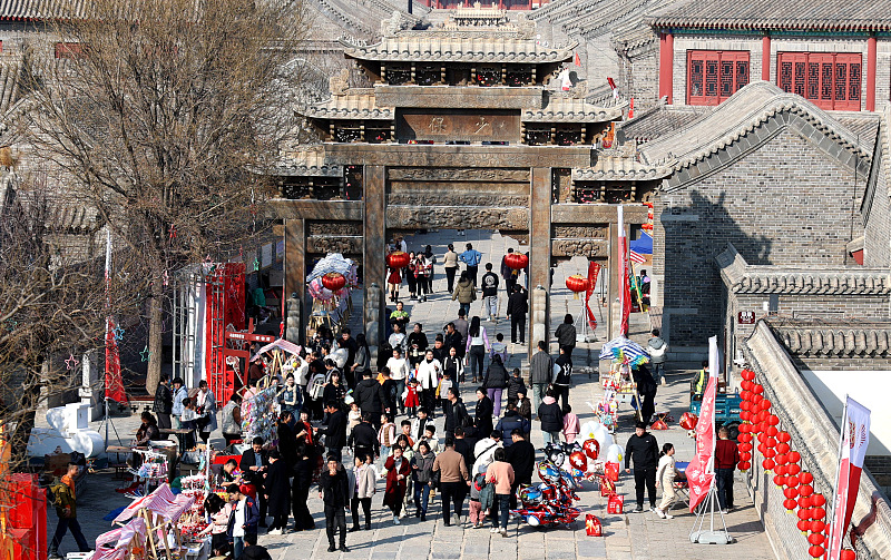 正月初八景点还要排队 这个春节市民出游热情高涨