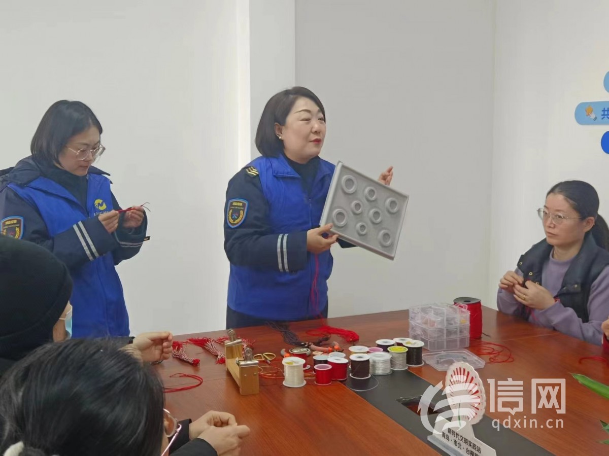 巧手庆“三八”妇女节 台柳路社区开展手工编织活动