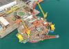 亚洲首艘圆筒型“海上油气加工厂”在青岛进行倾斜试验。图片来源：视觉中国