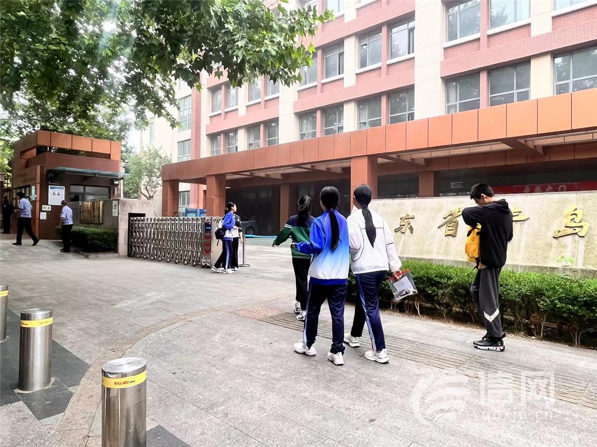 直击中考：青岛进入“中考时间” 老师家长花式给考生加油