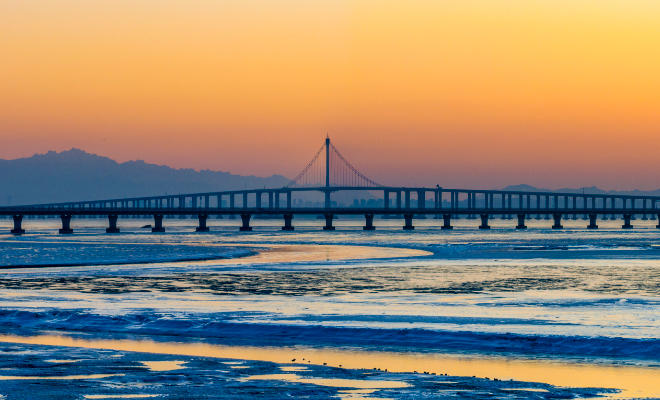 坐轮渡环游胶州湾单日最高接待量达2万人次