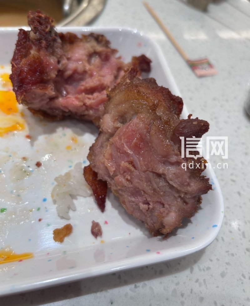 没熟的炸鸡架。（来源：受访者）