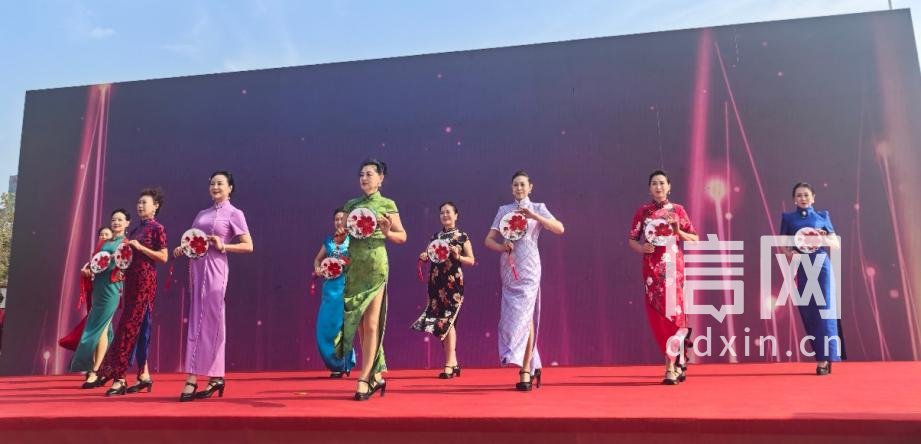 老年模特秀《银龄风华》（来源：崂山区委宣传部）