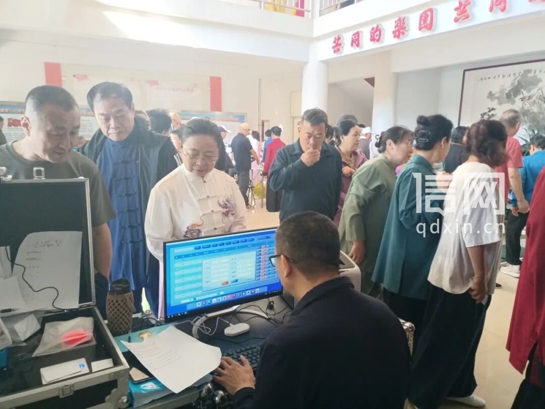 市民参与测试。（来源：青岛市体育局）