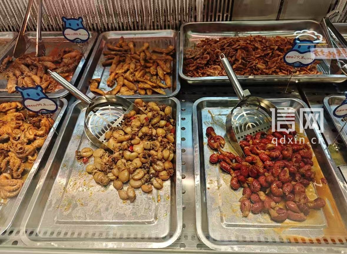 路女士10月15日在盒马超市看到的熟食铲。（来源：受访者）