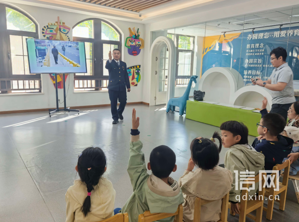 小朋友积极回答问题（来源：信网）