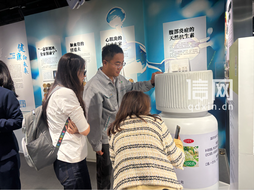 采访团参观上海医药集团青岛国风药业股份有限公司（来源：见证青岛）