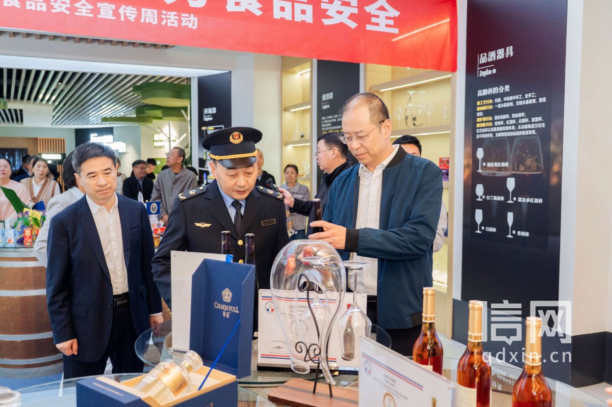 青岛市市场监管局开展&ldquo;探访生产一线 聚力食品安全&rdquo;活动（来源：青岛市市场监管局）