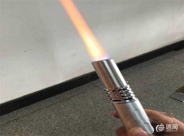 女乘客住所较偏僻上飞机随身带着防狼喷火器