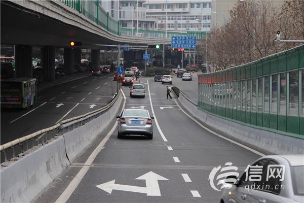 杭鞍高架路人民路下桥辅道新增信号灯(图)