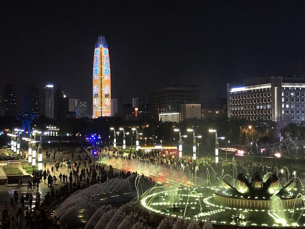 济南绿地中心大楼上竟然长出了大果粒