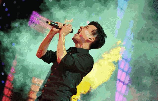 真人秀" 不限年龄,不限性别 握紧话筒放声高歌,纵情发泄 "k歌之王"