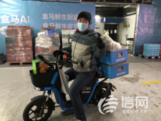盒马鲜生配送员有个统一称号——"小马哥".近来