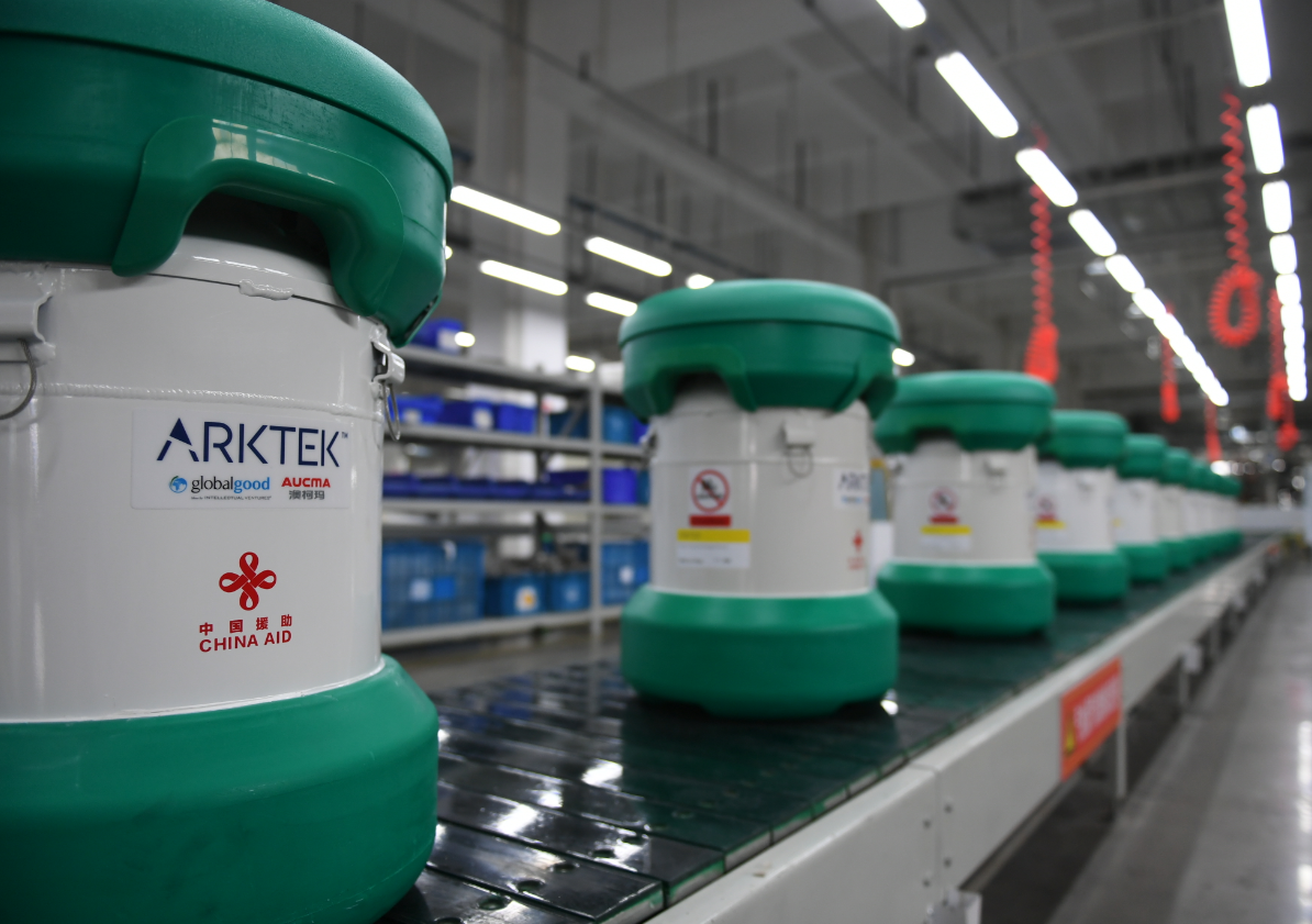 与arktek同时运抵西非的,还有澳柯玛-86℃超低温医用冰箱,作为疫苗