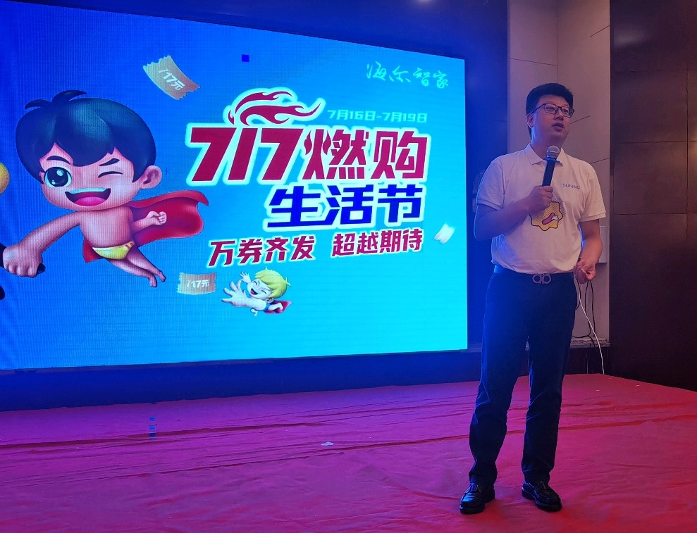 会议最后苏宁及海尔双方领导孙波总,李圣震总,顾肖慧总进行军令状的主