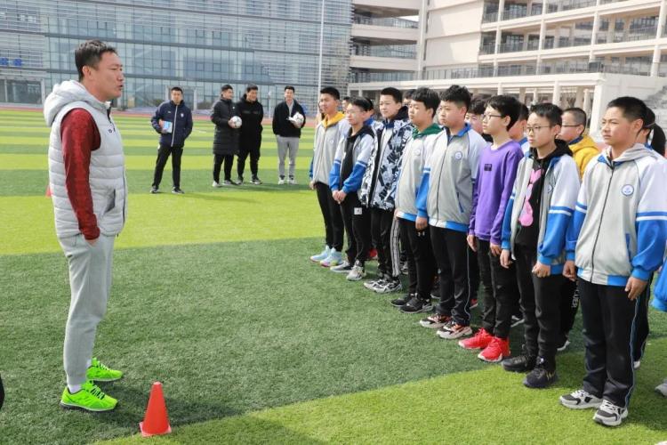 曲波即将出任国科大青岛附属学校足球队总教练
