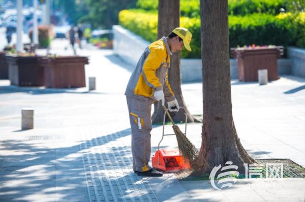 青岛市南区：一把扫帚扫到底 扫出人居好环境