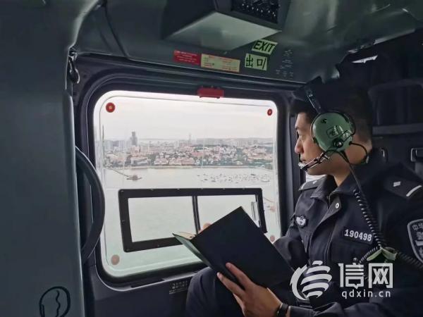 (警用直升机37023在沿海一线进行空中巡逻。来源：青岛公安)