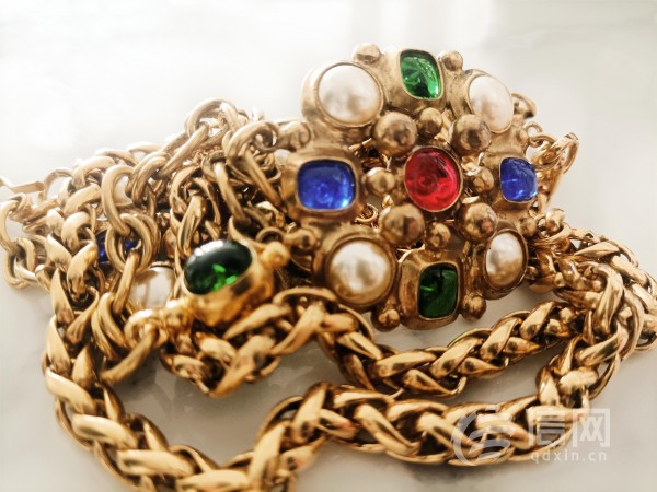 (价值14500元的香奈儿中古项链(来源：受访者)