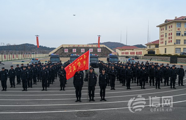  (青岛市公安局特警支队举行2023年春训实战练兵启动仪式。来源：青岛公安)