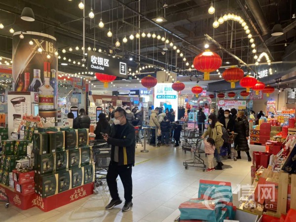 盒马鲜生已经成为青岛市民选购时令、新奇特商品的“热门打卡店”。(来源：盒马鲜生)