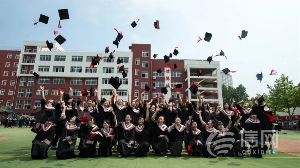 青岛华夏职业学校的学生即将毕业，奔向美好未来。(来源：青岛华夏职业学校公众号)