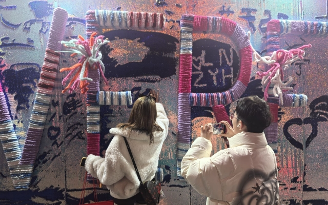 流光溢彩夜未央 青岛老城区春节夜游人气爆棚