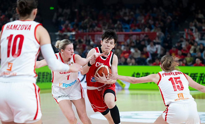 韩旭、李月汝归队 中国女篮热身赛85:51大胜捷克队