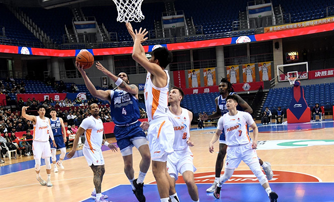 30分大胜福建队 青岛男篮马年取得“开门红”