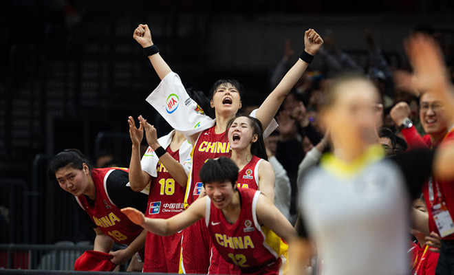 世界杯资格赛收官战：中国女篮83:71战胜巴西队