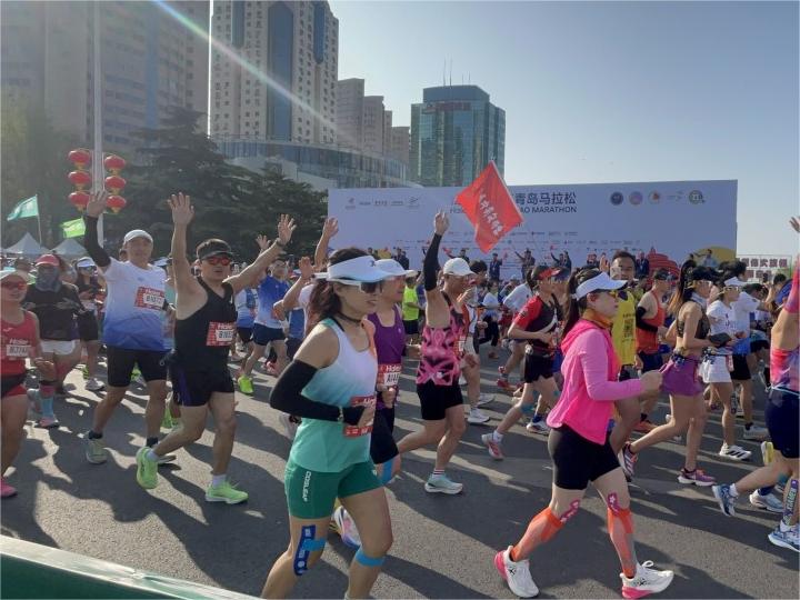超25万跑者竞争2.5万名额 青岛马拉松“长尾效应”持续释放