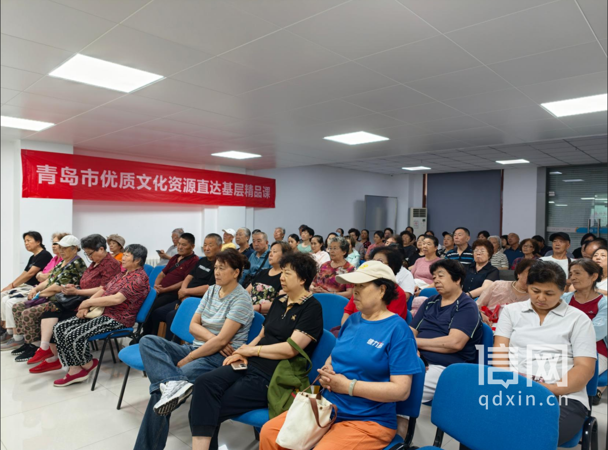 社区居民踊跃参与基层文化精品课堂。（来源：香港中路街道办）