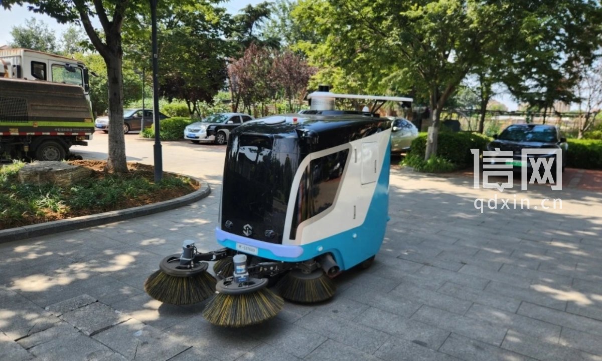 无人驾驶清扫车工作照片。（来源：青岛市城阳区住建局）
