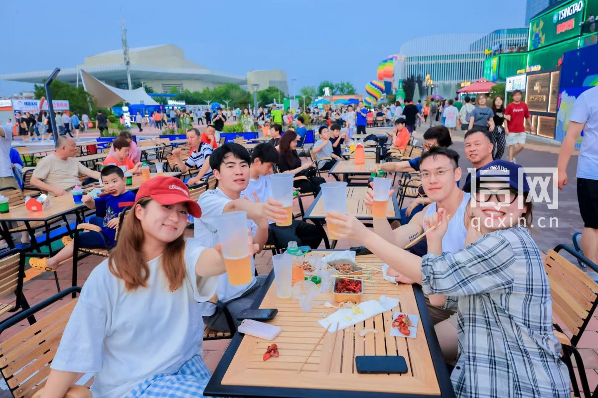 往届啤酒节现场图（来源：崂山区委宣传部）