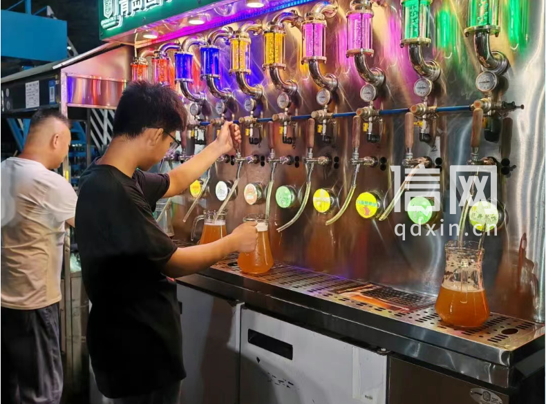 海小青音乐啤酒季资料图。（来源：金沙滩啤酒城）
