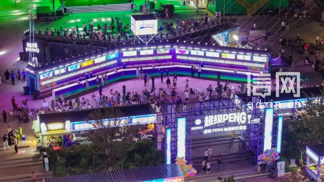 “超级PENG”酒墙资料图。（来源：金沙滩啤酒城）